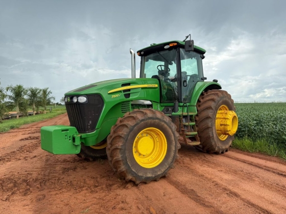 Trator John Deere 7200J
