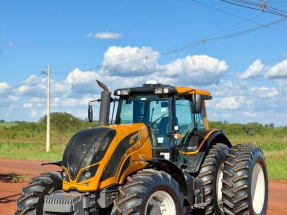 Trator Valtra BH 194 HiTech (195 cv)