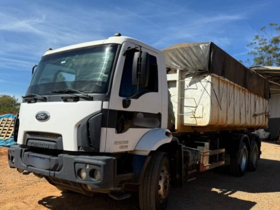 CAMINHÃO FORD CARGO 2628 TRAÇADO 6x4