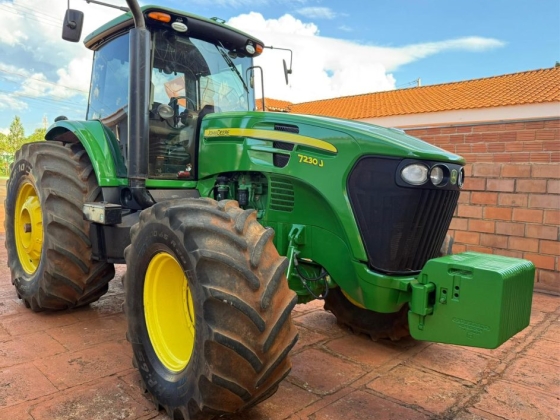 Trator John Deere 7230J – 2018 | Tecnologia, conforto e alto desempenho